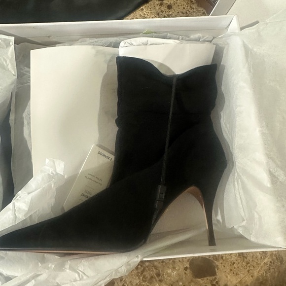 NWT Express black suede ankle boots in box - Picture 3 of 13